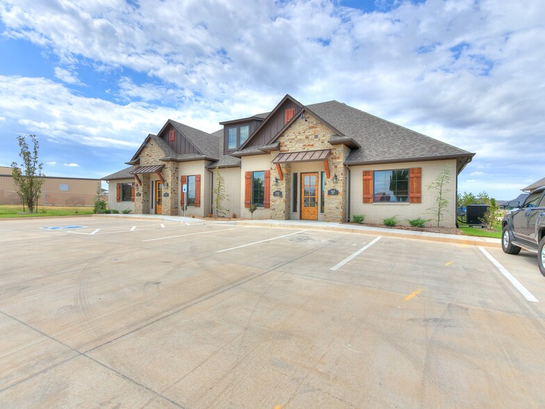 17935 N Pennsylvania Ave, Edmond, OK en alquiler - Foto del edificio - Imagen 2 de 5