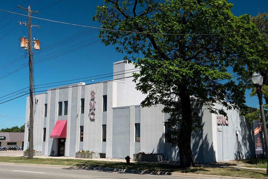 300 N Larch St, Lansing, MI en alquiler - Foto del edificio - Imagen 2 de 2