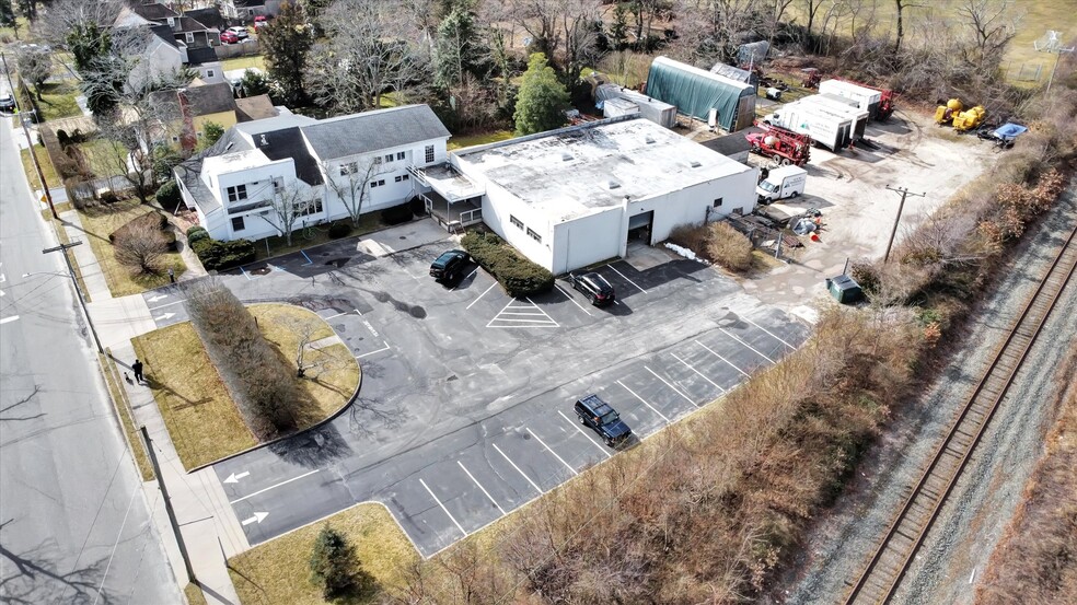 32 Chichester Ave, Center Moriches, NY en venta - Foto del edificio - Imagen 1 de 53