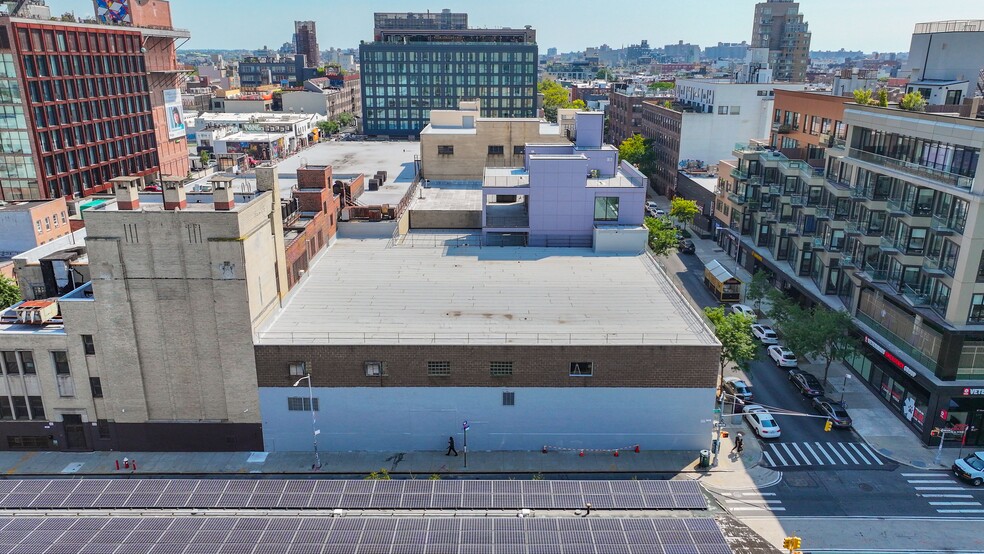 73 Kent Ave, Brooklyn, NY en venta - Foto del edificio - Imagen 2 de 5