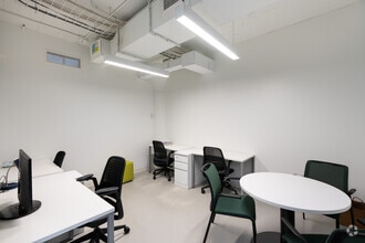 31-00 47th Ave, Long Island City, NY en alquiler Foto del interior- Imagen 2 de 3