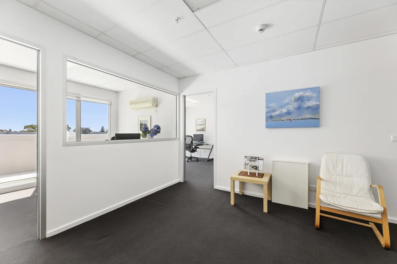 349-351 Bluff Rd, Hampton, VIC 3188 - Unidad 3, 4, 5 - - Foto del interior - Image 2 of 13