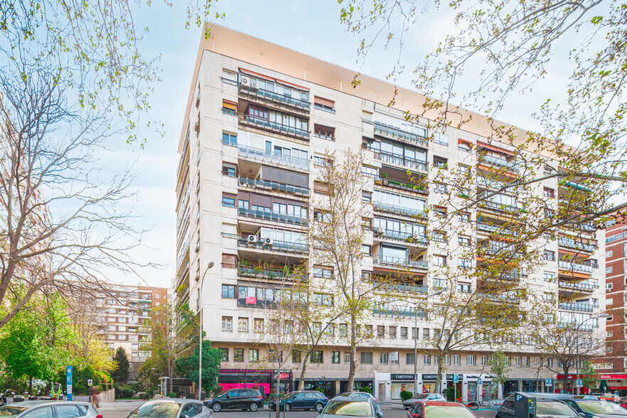 Oficinas en Madrid, MAD en venta - Foto del edificio - Imagen 2 de 2