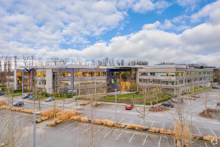 9500 Glenlyon Pky, Burnaby, BC en alquiler - Foto del edificio - Imagen 1 de 4