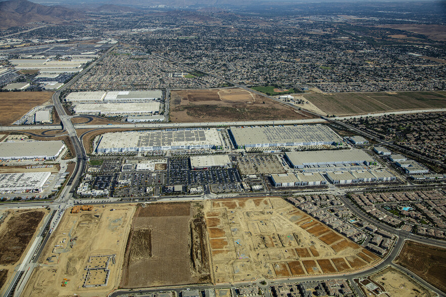 5200-5210 Hamner, Eastvale, CA en alquiler - Foto del edificio - Imagen 3 de 5