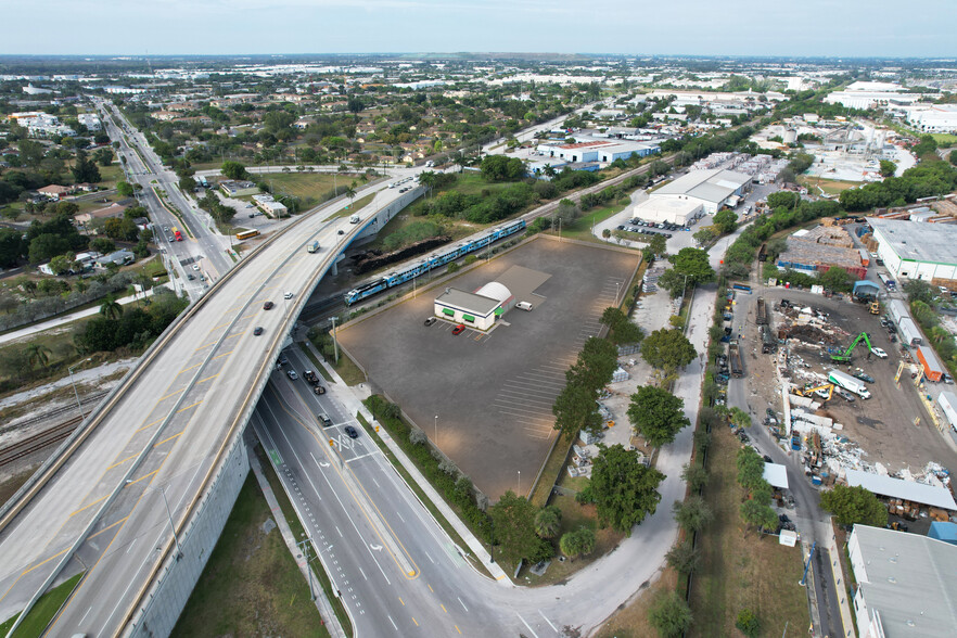 1377 Hammondville Rd, Pompano Beach, FL en alquiler - Foto del edificio - Imagen 1 de 9