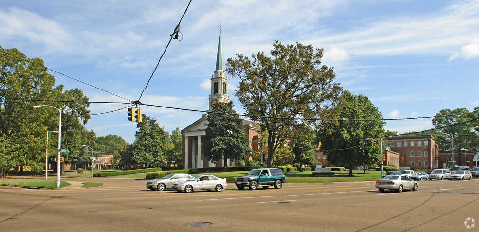 200 E Parkway N, Memphis, TN en alquiler - Foto principal - Imagen 1 de 4