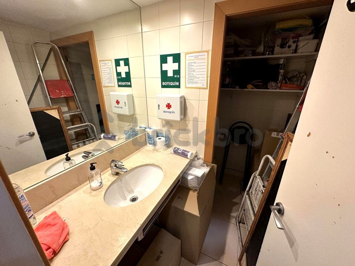 Barcelona, BAR 08018 - - - Foto del interior - Image 1 of 3