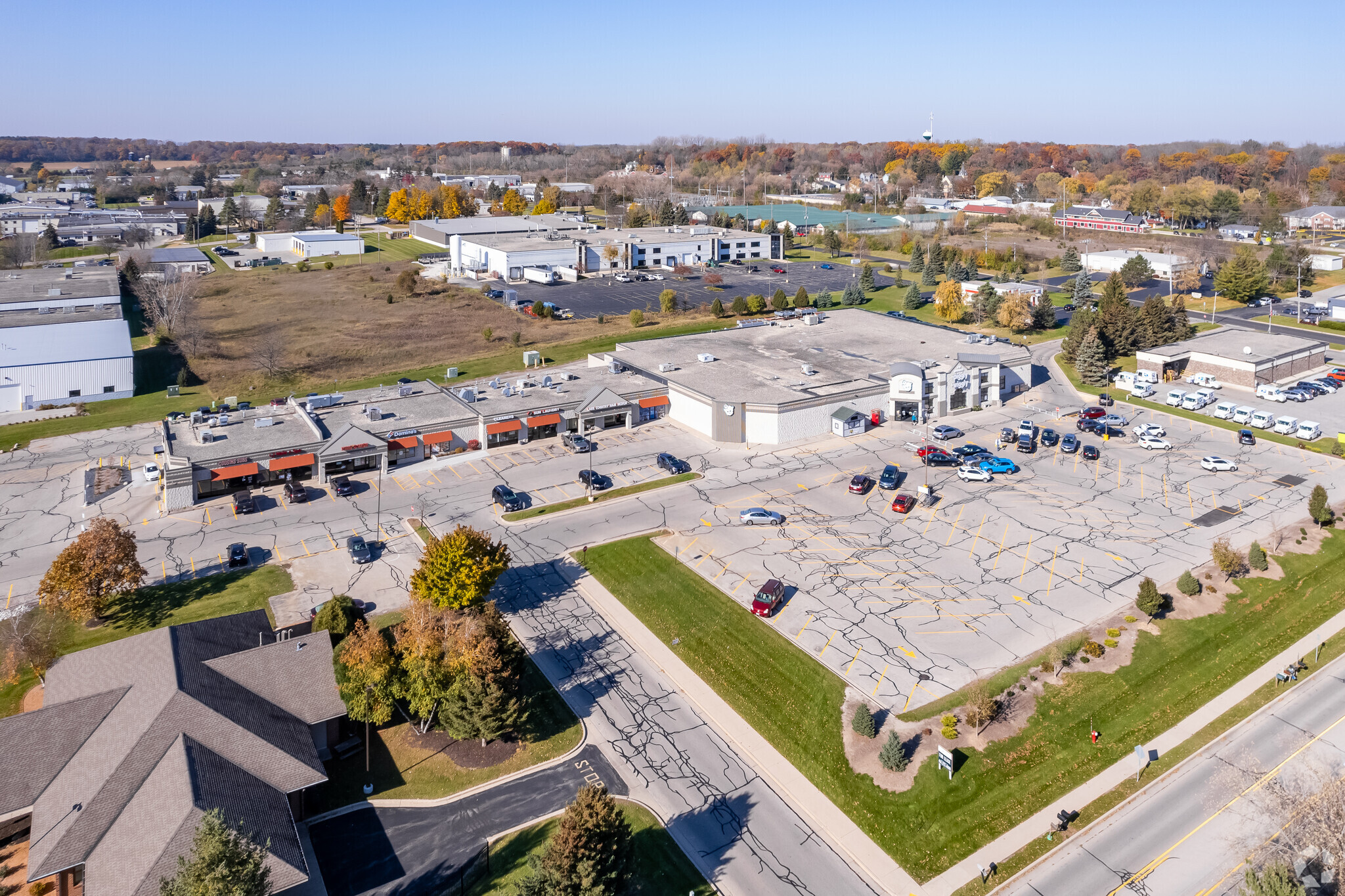 505-525 Cottonwood Ave, Hartland, WI en alquiler Foto del edificio- Imagen 1 de 11