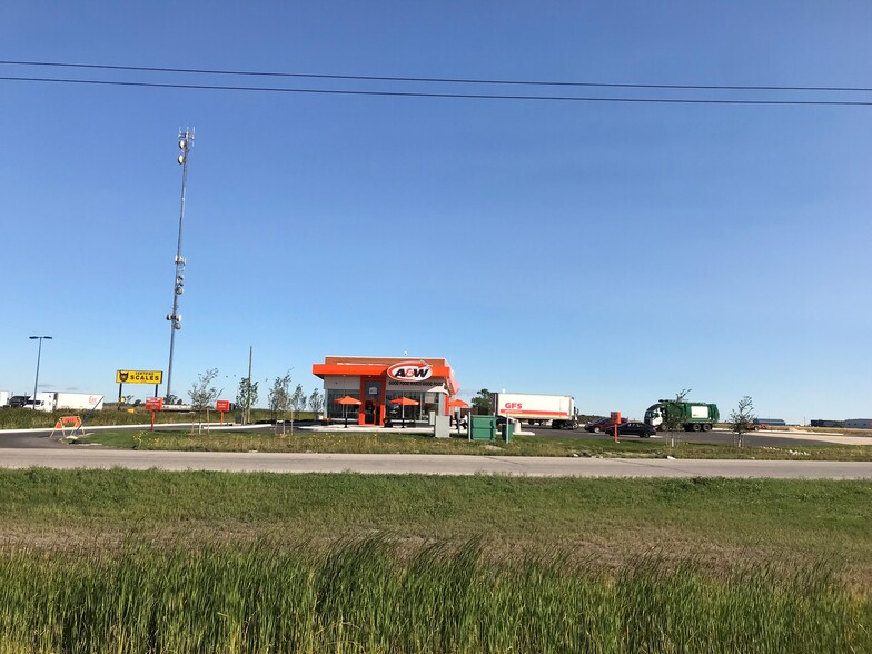 5105 Portage Av, Headingley, MB en alquiler - Foto del edificio - Imagen 2 de 4