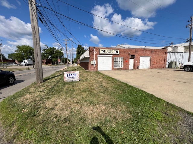 810 Taylor St, Elyria, OH en alquiler - Foto del edificio - Imagen 2 de 22