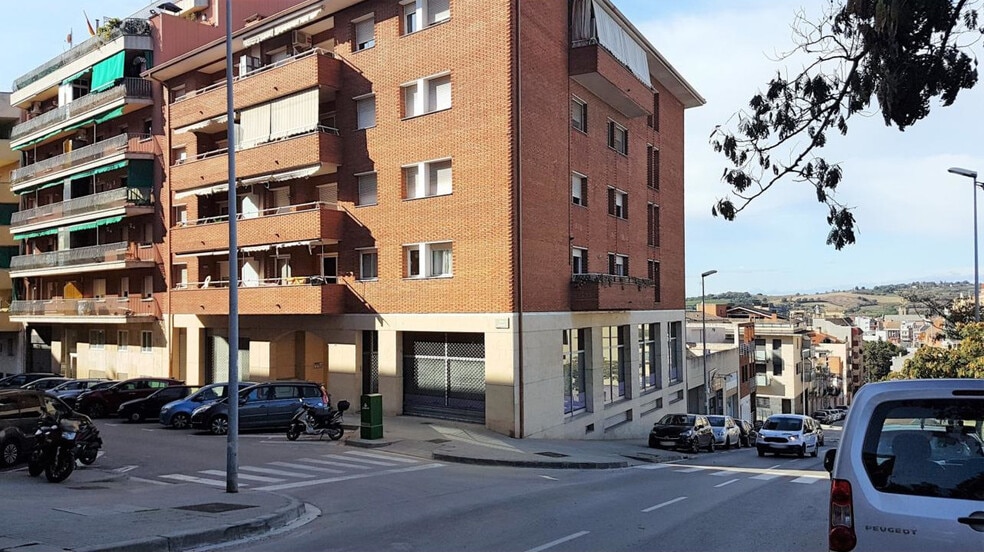 Edificio residencial en Granollers, Barcelona en venta - Foto del edificio - Imagen 3 de 3