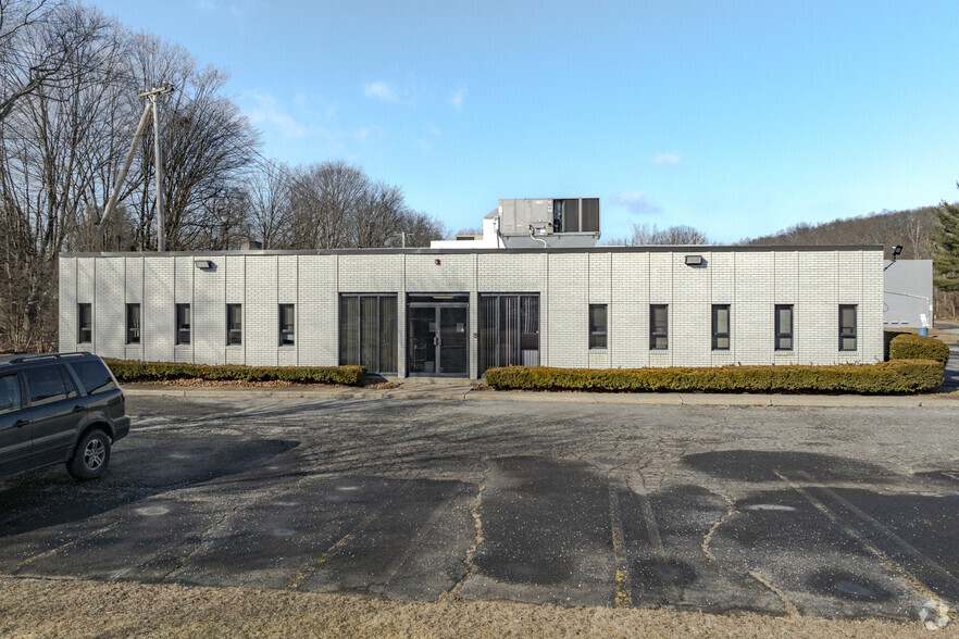 205 Spring Hill Rd, Trumbull, CT en alquiler - Foto del edificio - Imagen 3 de 5