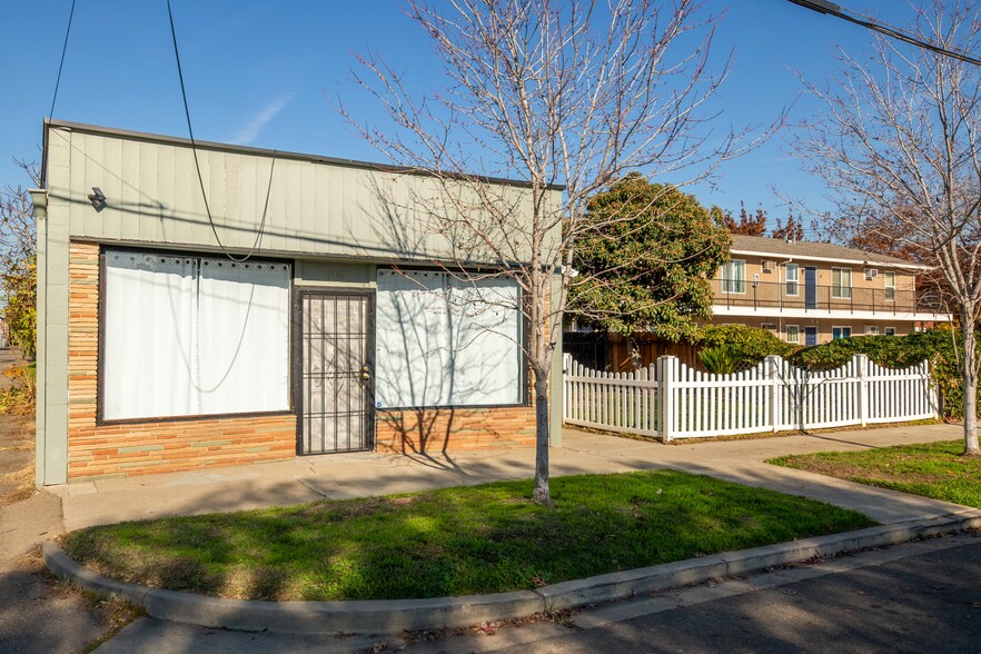 115 E Walnut St, Lodi, CA en venta - Foto del edificio - Imagen 3 de 55