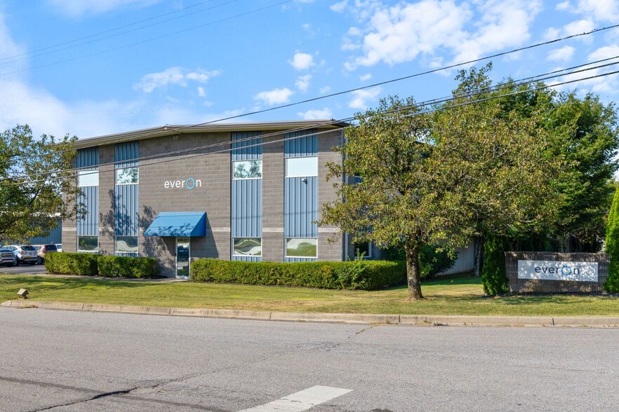 2700 Diode Ln, Louisville, KY en alquiler - Foto del edificio - Imagen 1 de 10