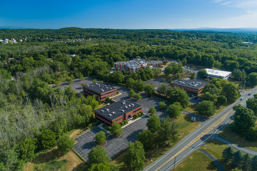 1 Summit Ct, Fishkill, NY en alquiler - Foto del edificio - Imagen 1 de 17