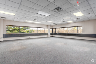 1000 Stewart Ave, Glen Burnie, MD en alquiler Foto del interior- Imagen 1 de 4