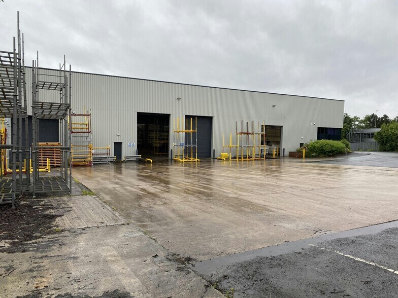 Millshaw Park Ave, Leeds en alquiler - Foto del edificio - Imagen 2 de 5