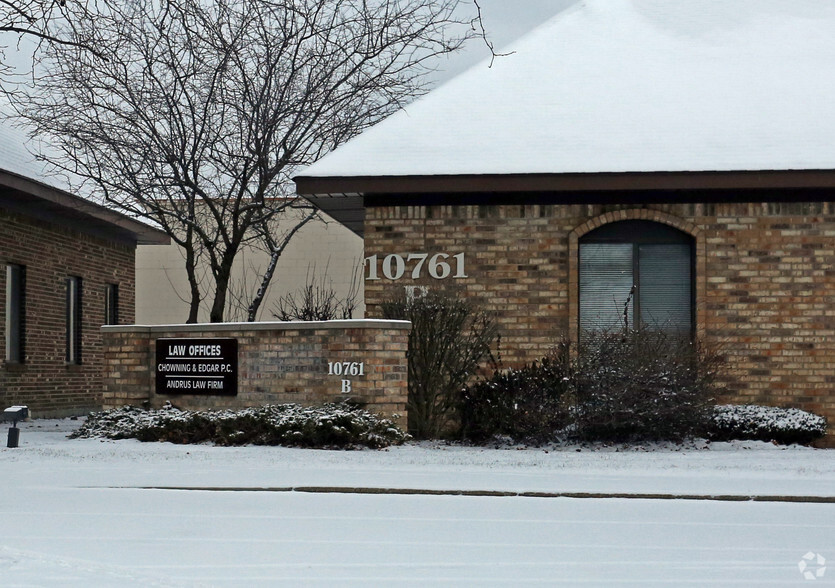 10761 S Saginaw St, Grand Blanc, MI en alquiler - Foto del edificio - Imagen 3 de 4