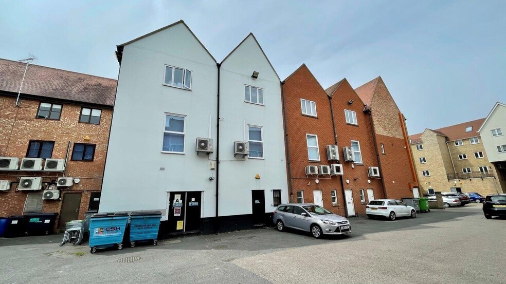 18-24 Market Sq, South Woodham Ferrers en venta - Foto del edificio - Imagen 2 de 7