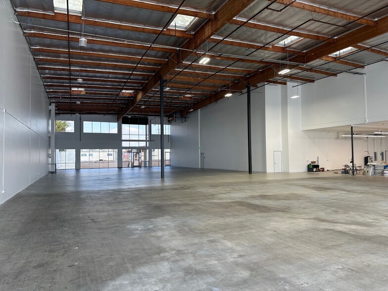 8701 Bellanca Ave, Los Angeles, CA en alquiler - Foto del edificio - Imagen 3 de 5