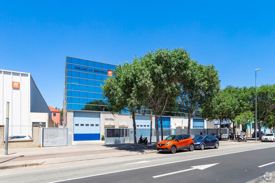 Nave en Cornellà de Llobregat, Barcelona en alquiler - Foto del edificio - Imagen 2 de 4
