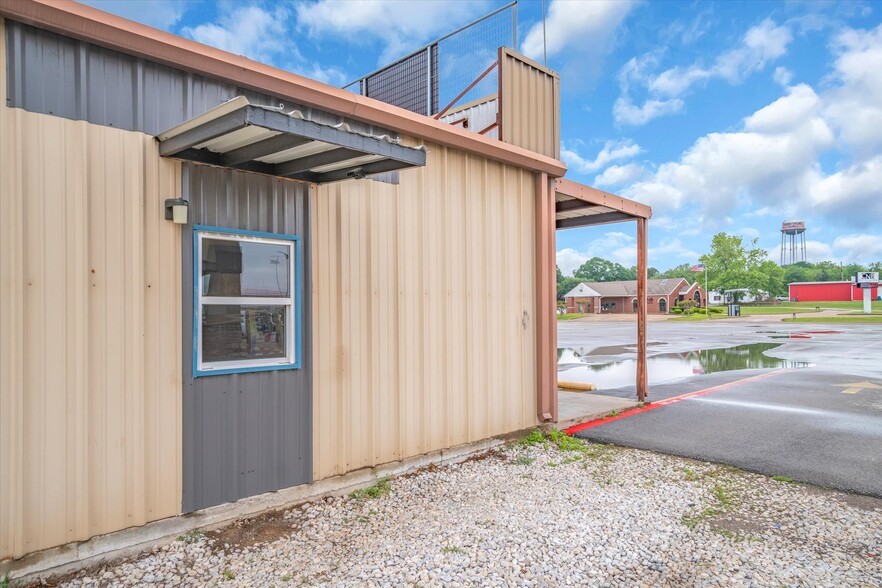 215 W Frank St, Grand Saline, TX en venta - Foto del edificio - Imagen 2 de 22