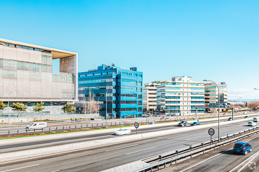 Avenida Sur de Barajas, 16, Madrid, Madrid en alquiler - Foto del edificio - Imagen 3 de 4