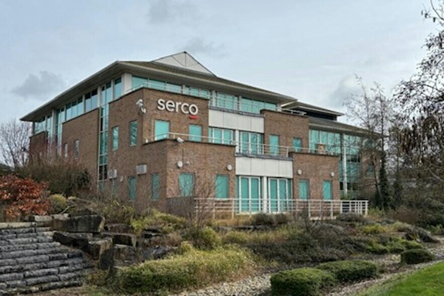 16 Bartley Way, Hook en alquiler - Foto del edificio - Imagen 1 de 8