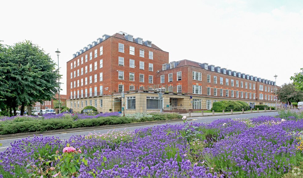 Parkway, Welwyn Garden City en alquiler - Foto del edificio - Imagen 2 de 5