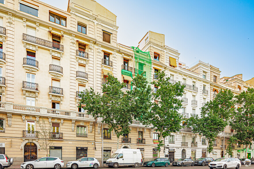 Edificio residencial en Madrid, Madrid en venta - Foto del edificio - Imagen 2 de 2