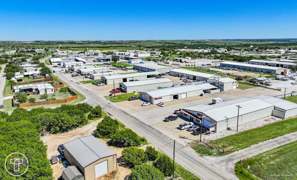 Old Granbury Industrial Park cartera de 11 inmuebles en venta en LoopNet.es - Foto del edificio - Imagen 2 de 6