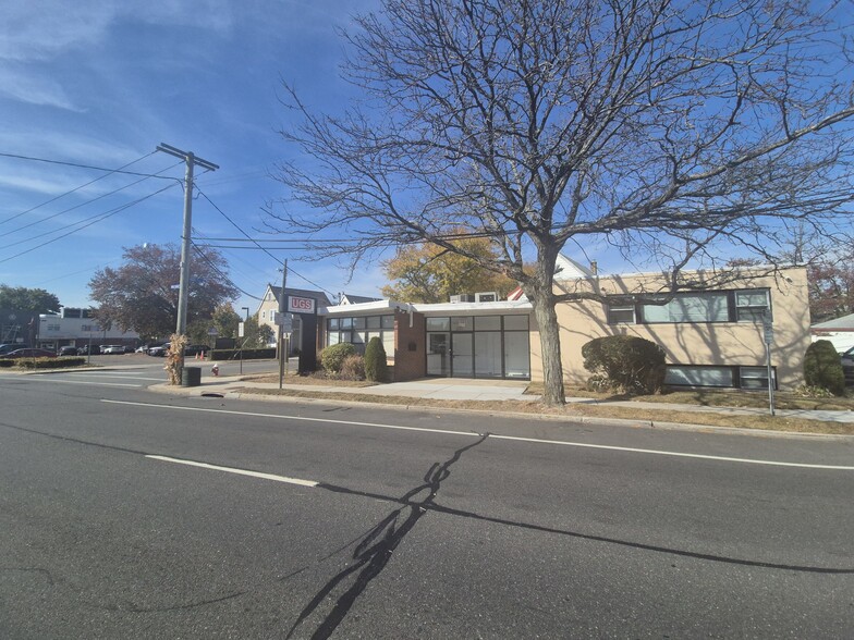 192 Hillside Ave, Williston Park, NY en venta - Foto del edificio - Imagen 2 de 13