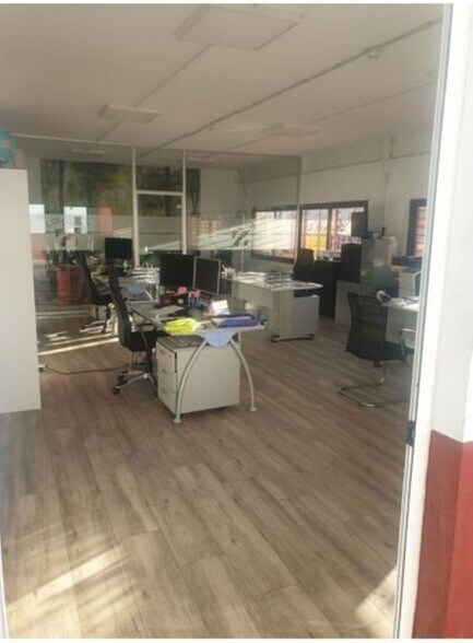 Nave en Dos Hermanas en venta - Foto del edificio - Imagen 3 de 12