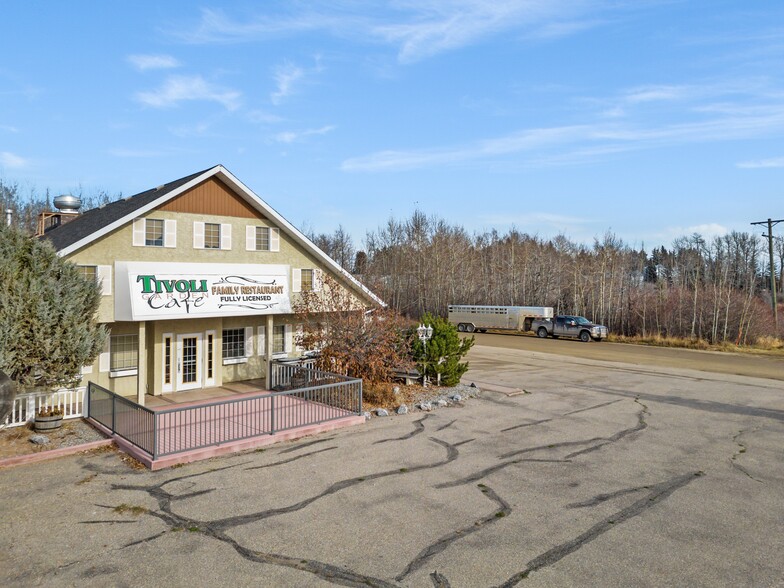 1916 10th Av, Spruce View, AB en venta - Foto del edificio - Imagen 2 de 89