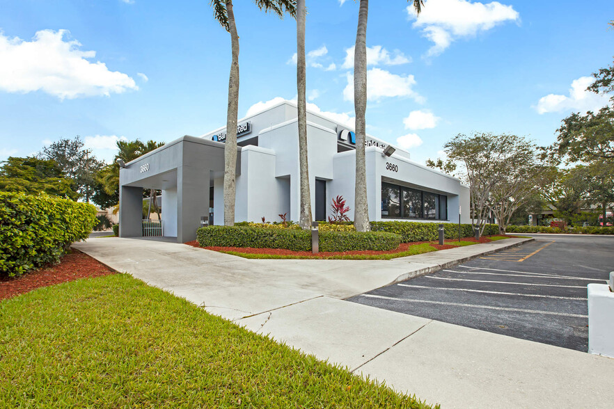 3660 NW 31 Street, Lauderdale Lakes, FL en alquiler - Foto principal - Imagen 1 de 9