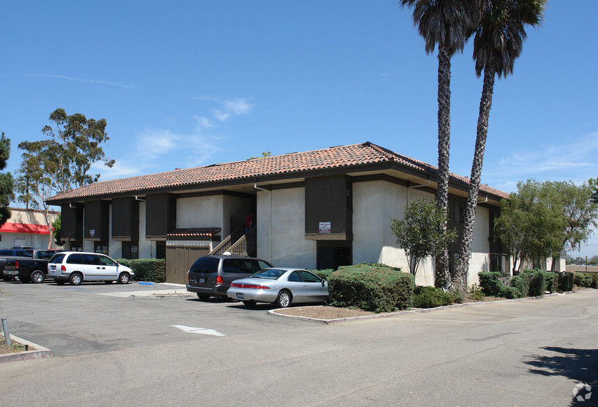 1825 N Oxnard Blvd, Oxnard, CA en venta - Foto del edificio - Imagen 2 de 9