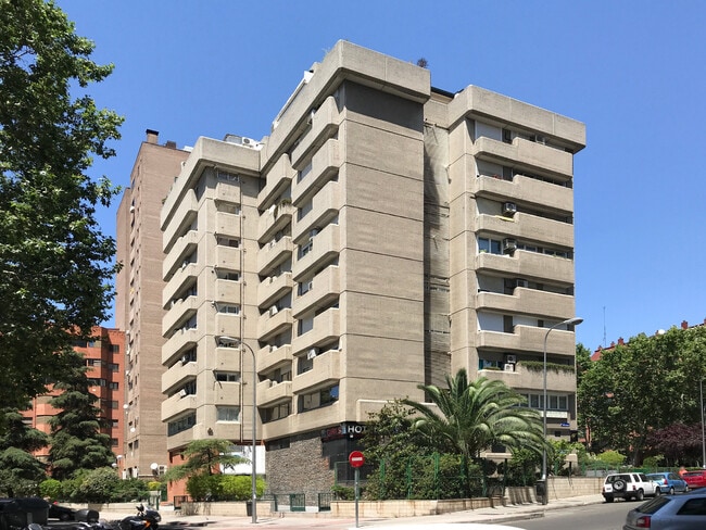 Más detalles de Calle Pensamiento, 27, Madrid - Coworking en alquiler