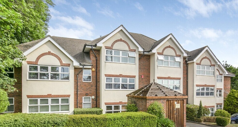 Moon Ln, Barnet en venta - Foto principal - Imagen 1 de 8