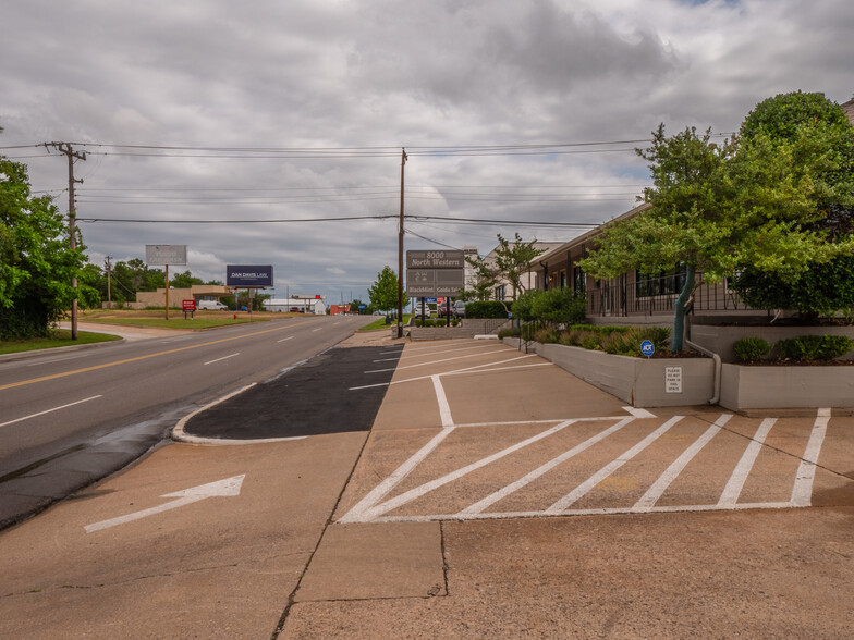 7908 N Western Ave, Oklahoma City, OK en alquiler - Foto del edificio - Imagen 3 de 10