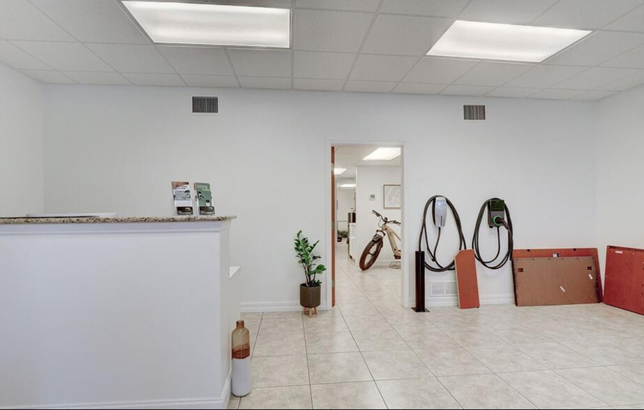 4707 Enterprise Ave, Naples, FL en alquiler - Foto del interior - Imagen 3 de 30