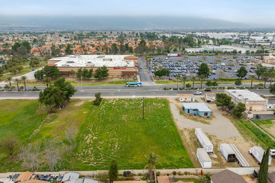 14389 Foothill Blvd, Fontana, CA en venta - Foto del edificio - Imagen 2 de 13