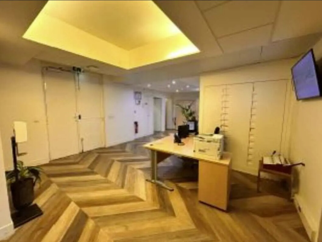 2 B Rue Lord Byron, Paris, PAR 75008 - Unidad 01 - - Foto del interior - Image 1 of 3