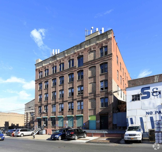 605 E 132nd St, Bronx, NY en alquiler - Foto del edificio - Imagen 1 de 12