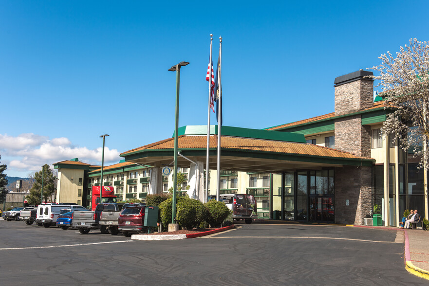 2300 Biddle Rd, Medford, OR en venta - Foto del edificio - Imagen 3 de 8