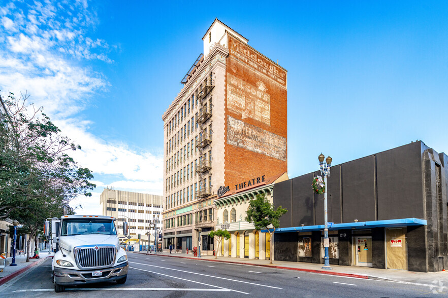 201-207 E Broadway, Long Beach, CA en venta - Foto del edificio - Imagen 2 de 22