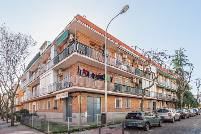 Más detalles de Calle de Gálvez, 2, Madrid - Local en alquiler
