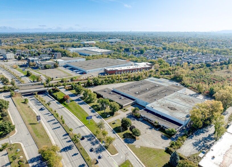 900-950 Boul Saint-Martin O, Laval, QC en alquiler - Vista aérea - Imagen 3 de 26