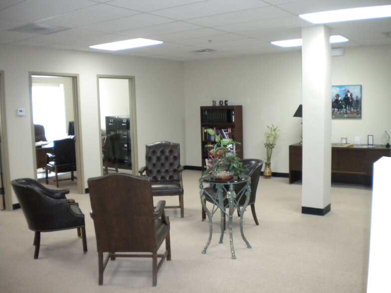 521 W Wilshire Blvd, Oklahoma City, OK en alquiler - Foto del interior - Imagen 2 de 49