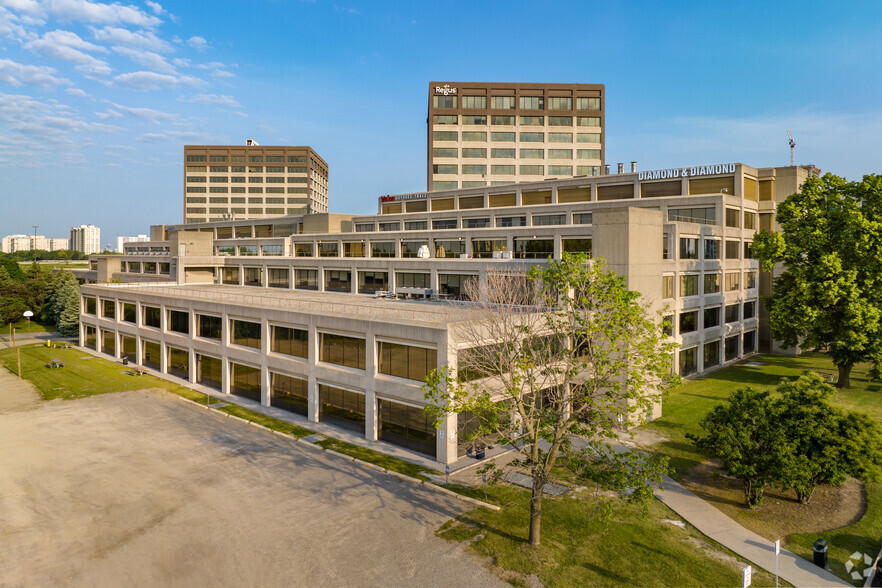 245 Consumers Rd, Toronto, ON en alquiler - Foto del edificio - Imagen 1 de 6